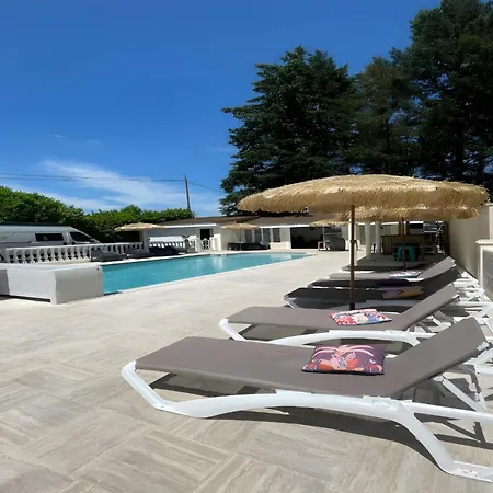 Spacious Poolside Retreat Near Le Mans Spay